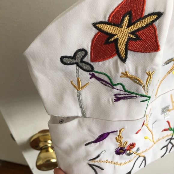 Embroidered Strappy Crop Top - Picture 5 of 8